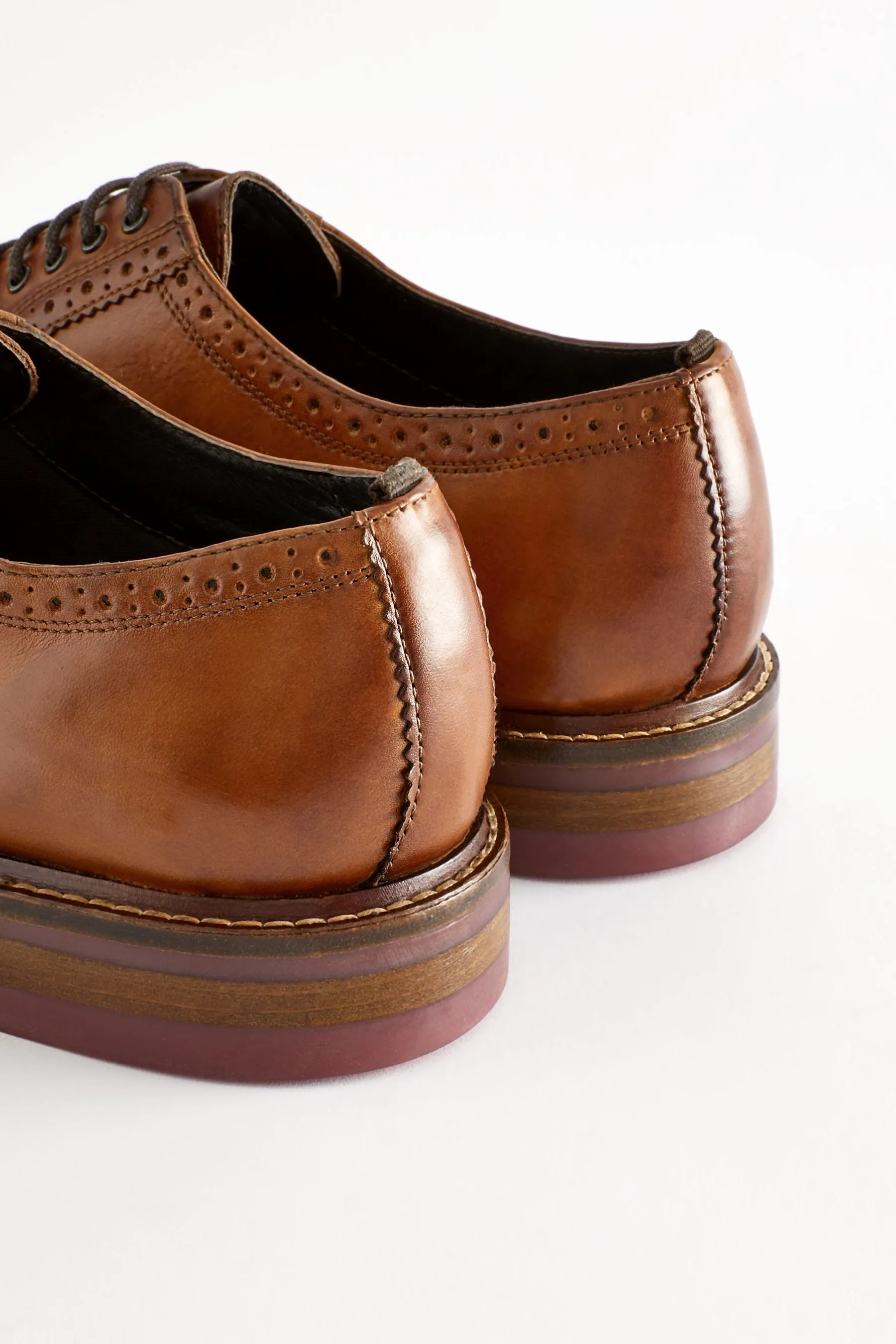Marrone chiaro   - Scarpe brogue in pelle con suola a contrasto Scarpe